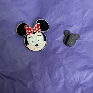 Minnie Mouse Disney Pin Trading Enamel Pin with Red Bow EUC